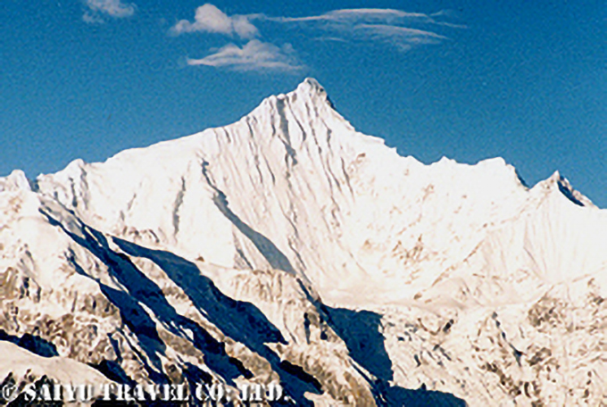 梅里雪山連峰の主峰カワグボ(6,740m)