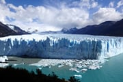 蒼き氷河のパタゴニアと雨季のウユニ塩湖