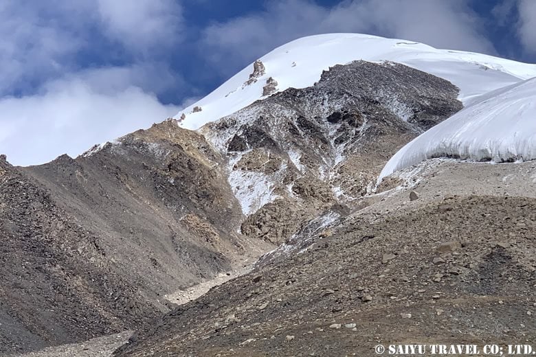 B.C.(4,730m)から望んだミングリク・サール(6,050m)