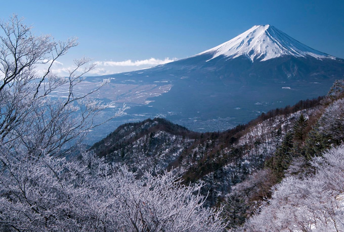 忘年登山 師走の富士を訪れて 二つの名物山小屋と青木ヶ原樹海｜西遊